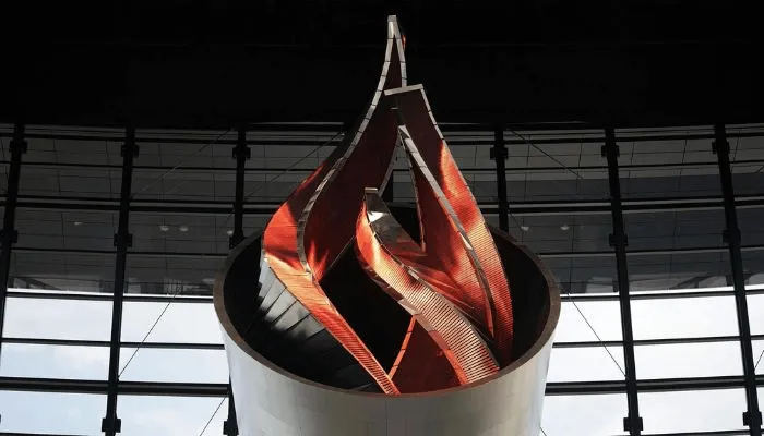 Най-голямата в света 3D отпечатана структура в светлината на прожекторите на Super Bowl LVIII
